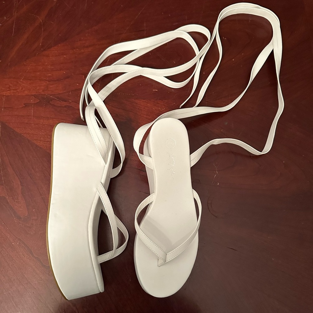 Wrap flatform sandals